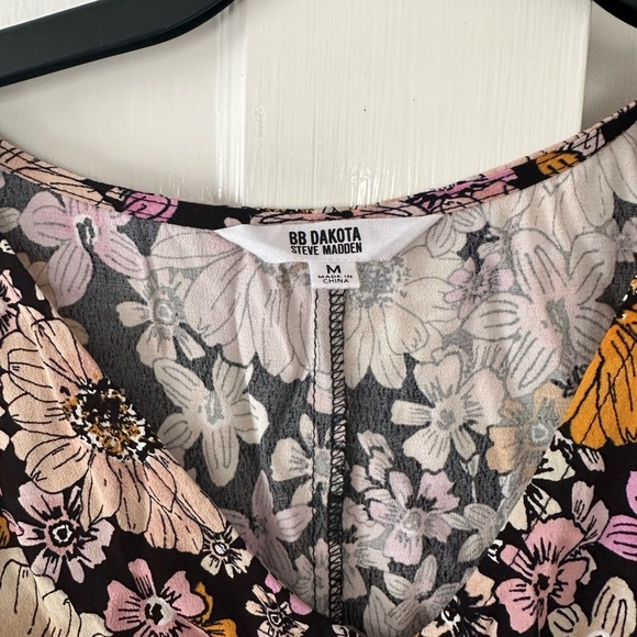 NWOT, BB Dakota Steve Madden She Hangs Out Floral Romper, Size M - Picture 2 of 3